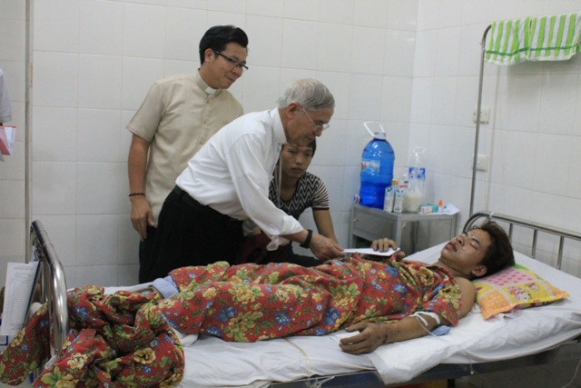Caritas Hải Phòng thăm nạn nhân vụ sập hầm tại Quảng Ninh ngày 20/08/2015