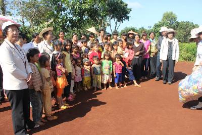 Caritas giáo xứ Thánh Tâm thăm bốn buôn dân tộc