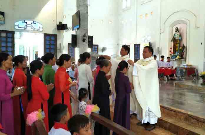 Caritas Hà Tĩnh: Mừng lễ Đức Mẹ hồn và xác lên Trời và Gia nhập 762 Hội viên Caritas tai Gx. Tân Hội