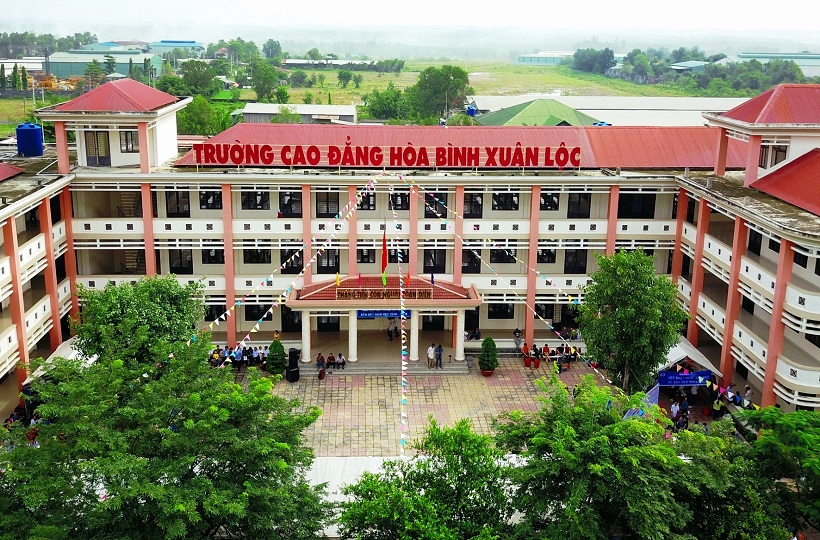 Trường Cao đẳng Hòa Bình Xuân Lộc: Trao bằng tốt nghiệp khóa VI, khai giảng năm học 2019-2020