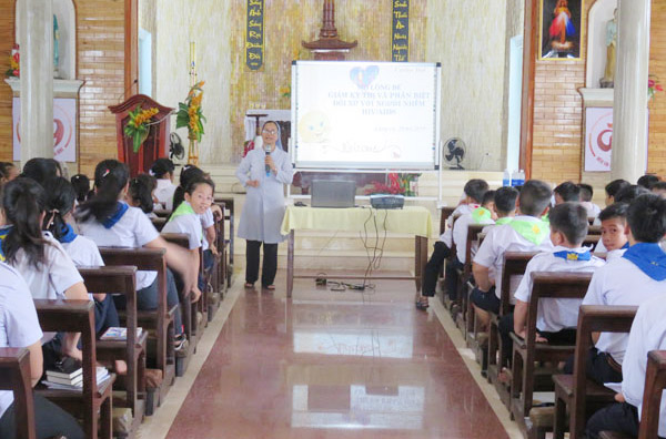 Caritas Huế: Truyền thông “Sống lành mạnh” tại Giáo xứ Lăng Cô