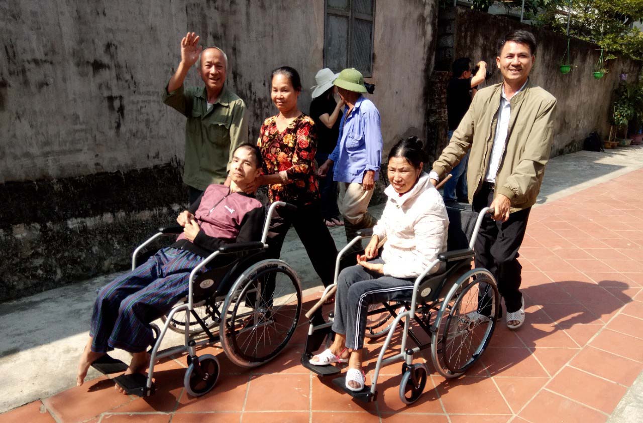 Caritas Hà Nội: Trao tặng 100 chiếc xe lăn tình thương