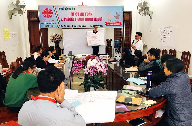 Caritas Việt Nam: Tập huấn “Di cư an toàn và phòng tránh buôn người” và kết nạp hội viên mới tại giáo xứ Mỹ Yên, Giáo phận Vinh