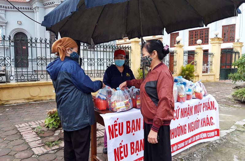 Caritas Hà Đông: Đồng hành cùng người nghèo trong nạn dịch Covid-19