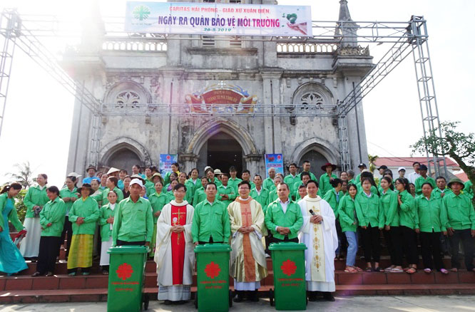 Caritas Hải Phòng ra quân bảo vệ môi trường: Chăm sóc môi trường, hoa thơm kính Mẹ