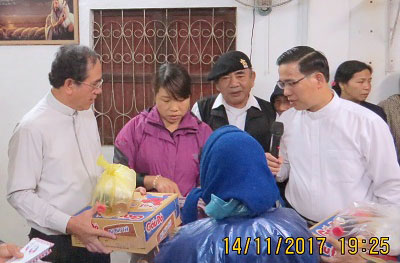 Caritas Huế Thăm Bà Con Lương Giáo tại Giáo Sở Kim Đôi