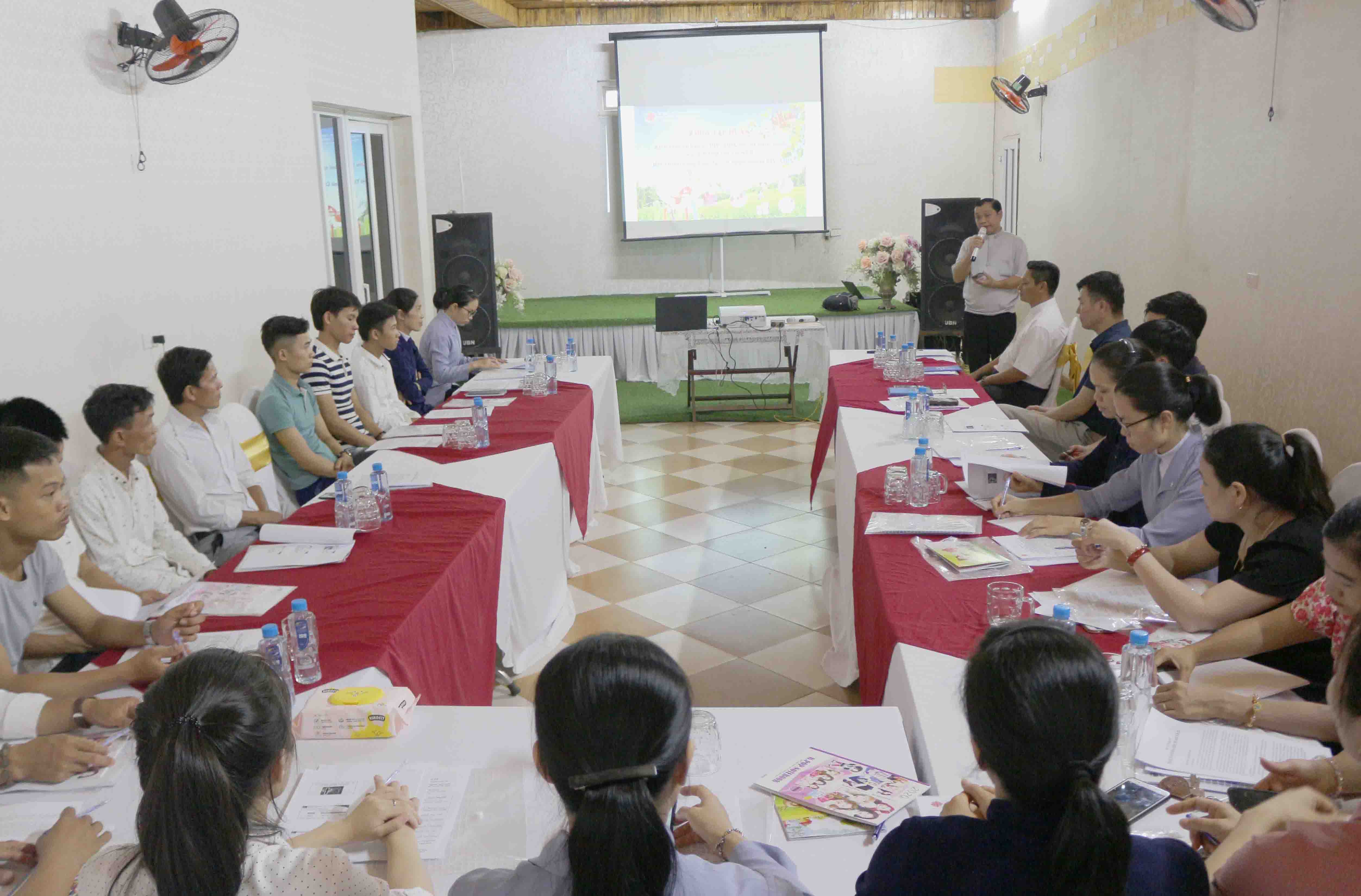 Caritas Hà Tĩnh: Tập Huấn Kiến Thức Và Cách Chăm Sóc Sức Khoẻ Người Nhiễm HIV Cho Các Cộng Tác Viên