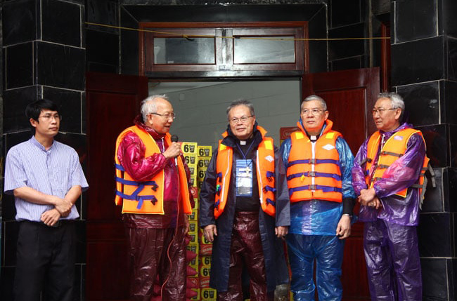 Hội Đồng Giám Mục Việt Nam cứu trợ lũ lụt tại Miền Trung