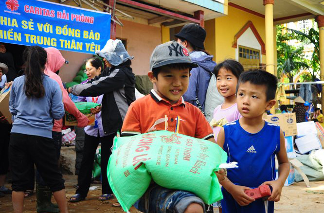 Caritas Hải Phòng: Yêu thương chia sẻ cùng Khúc ruột Miền Trung thân yêu