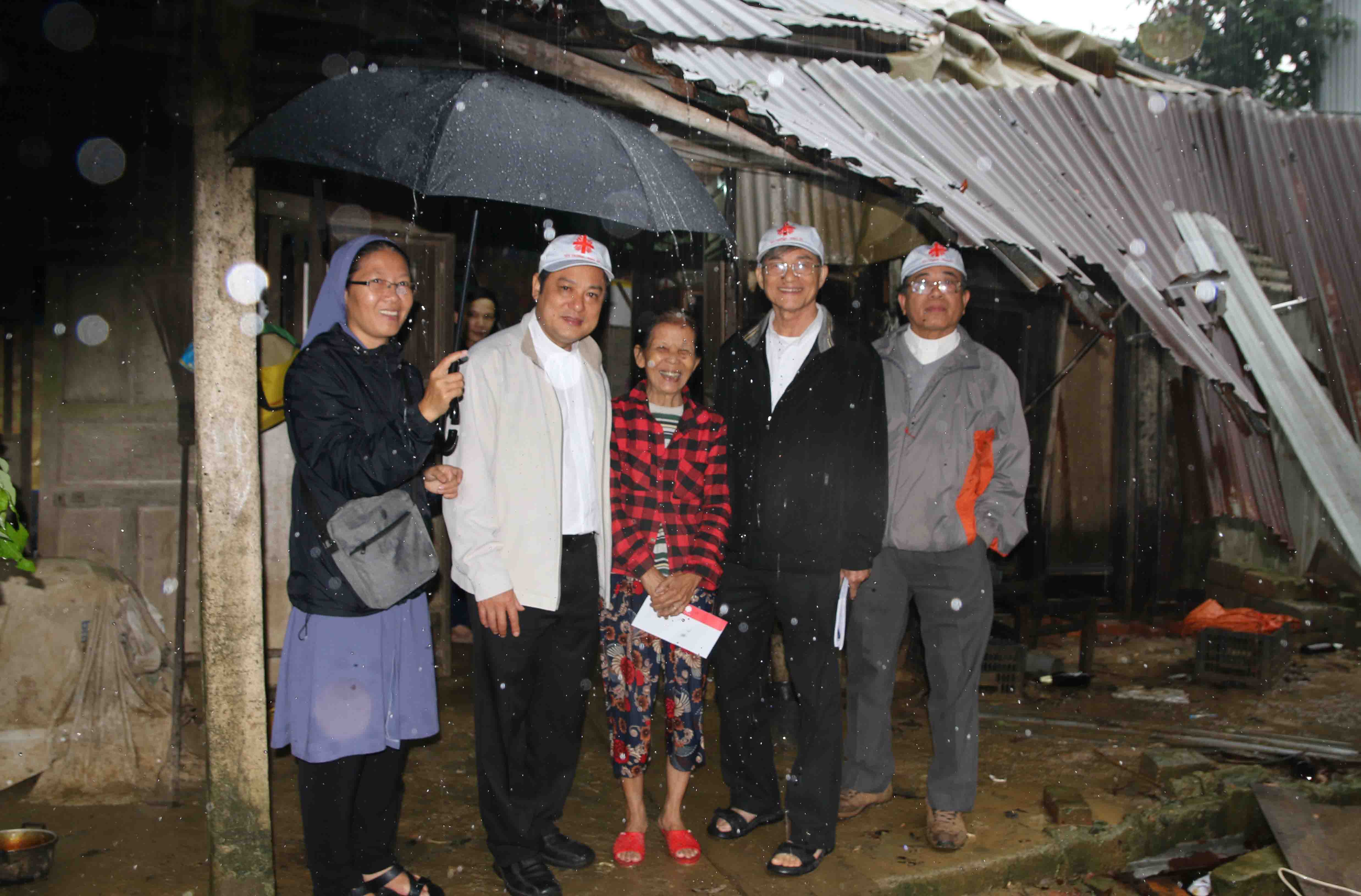 Caritas Việt Nam: Thăm và Khảo Sát Lũ Lụt Miền Trung