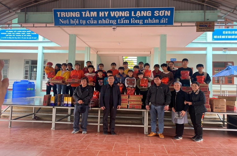 Caritas Lạng Sơn: Thăm và Tặng Quà Tết cho các Trẻ Mồ Côi tại Trung Tâm Hy Vọng Lạng Sơn
