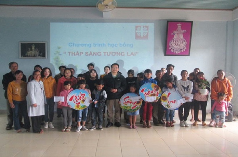 Caritas Huế: Trao Học Bổng Thắp Sáng Tương Lai” và Tập Huấn Cho Trẻ OVC