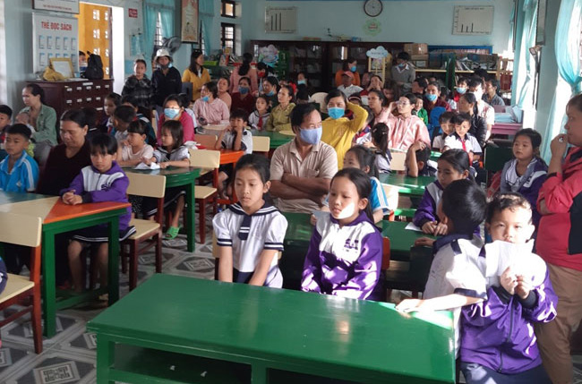 Caritas Huế: Chương trình học bổng “Thắp sáng tương lai”