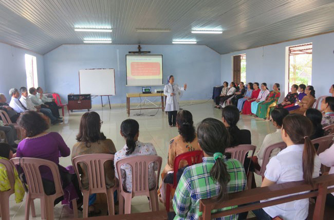 Caritas Huế: Truyền thông và sinh hoạt tại Giáo xứ Thạch Bình