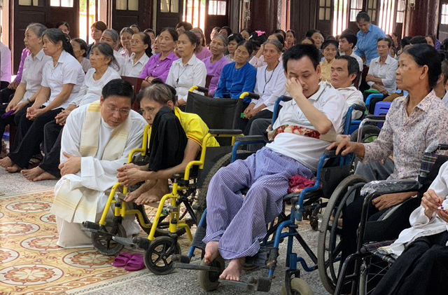 Caritas Hưng Hoá: Tổ Chức Hành Hương Năm Thánh Kỷ Niệm 125 Năm Thành Lập Giáo Phận Cho Anh Chị Em Khuyết Tật