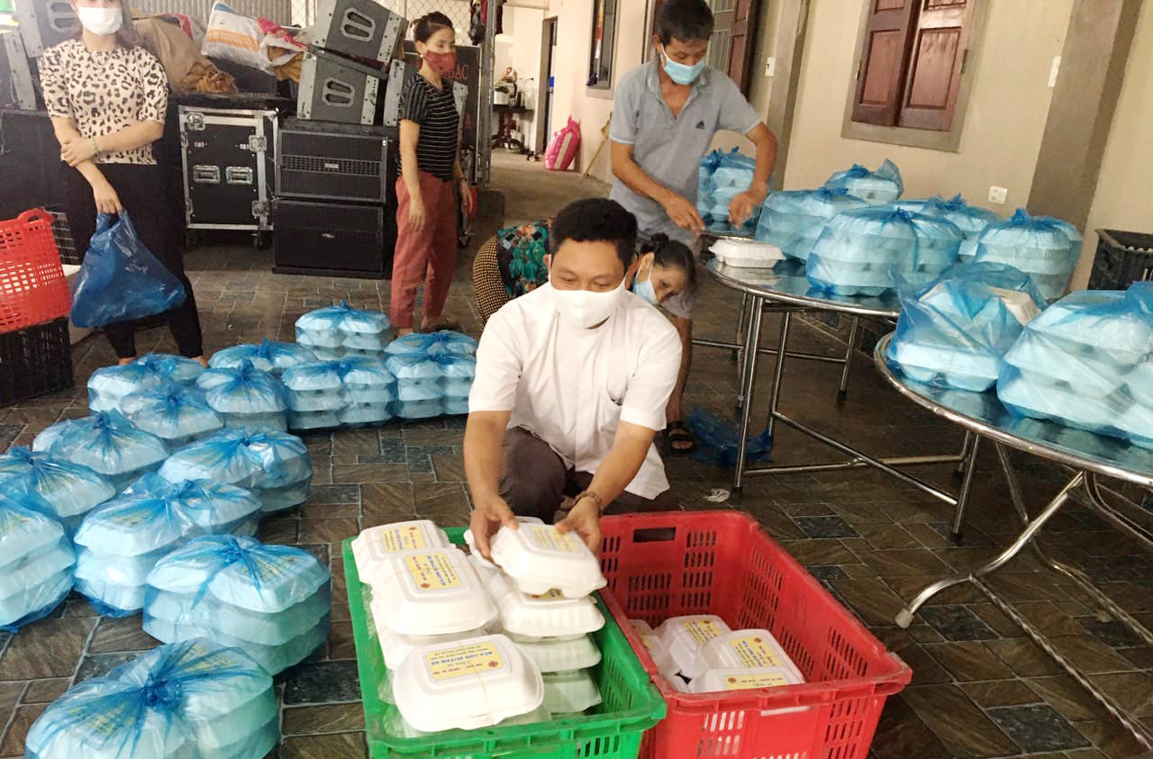 Caritas Hà Tĩnh: Bữa Cơm Huynh Đệ