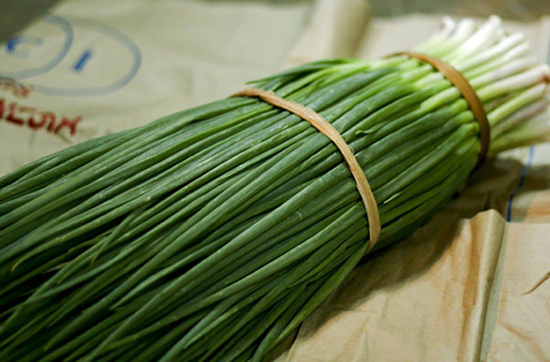 Năm bó hành của bà góa nghèo