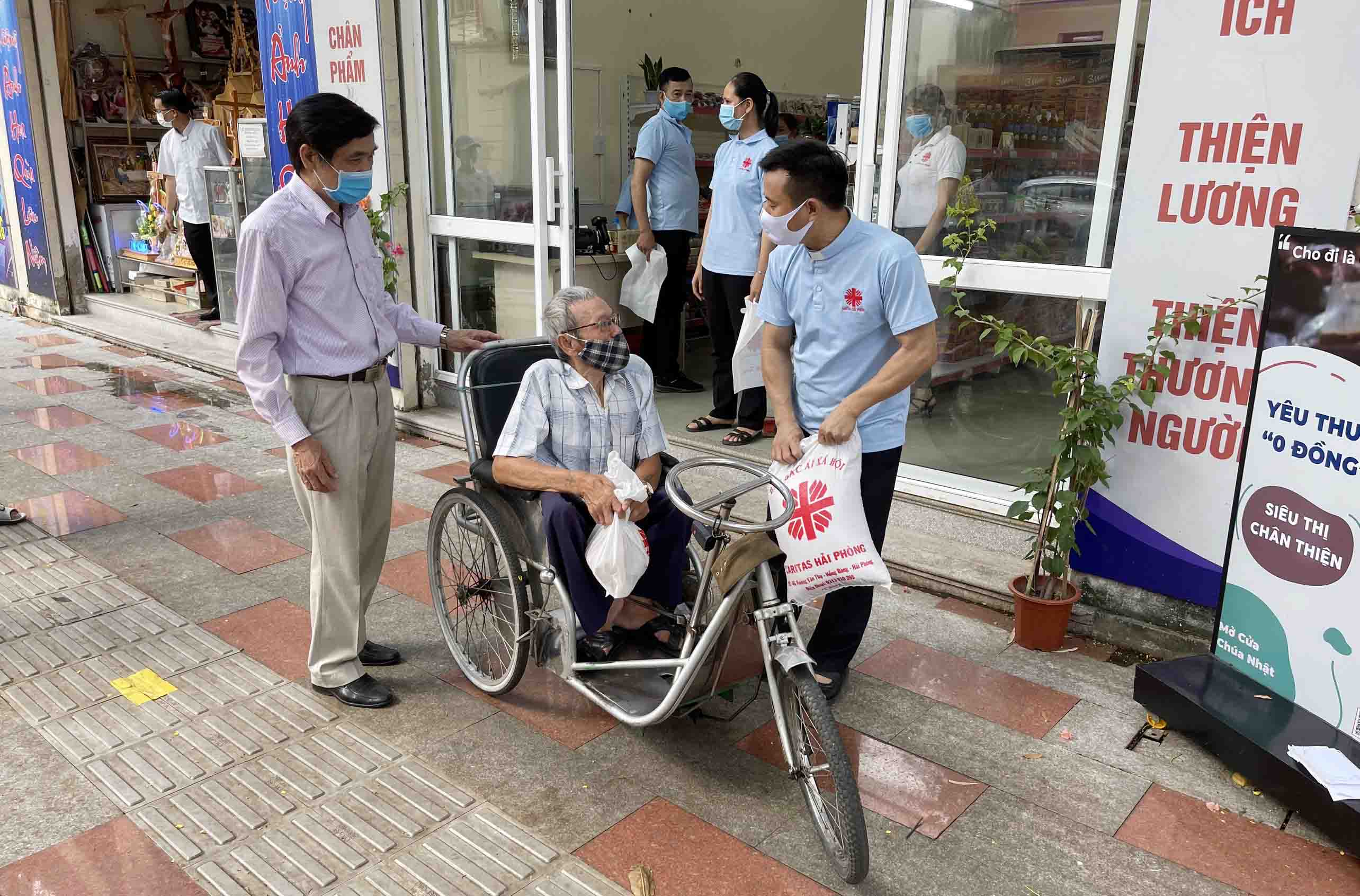 Caritas Hải Phòng: Những vị khách “VIP” của Siêu thị “0 đồng” Chân Thiện