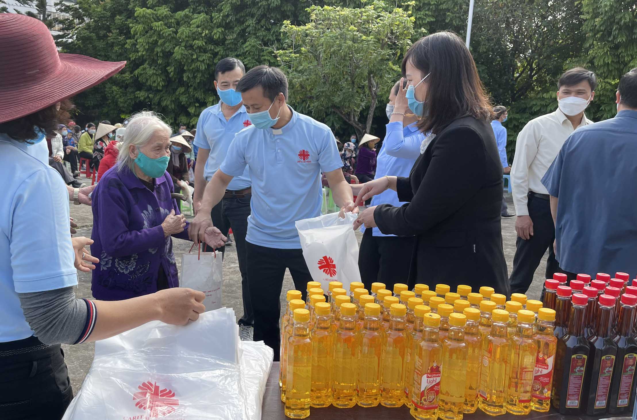 Caritas Hải Phòng: Di động “Siêu thị 0 đồng Chân Thiện” - Lên đường lan toả yêu thương