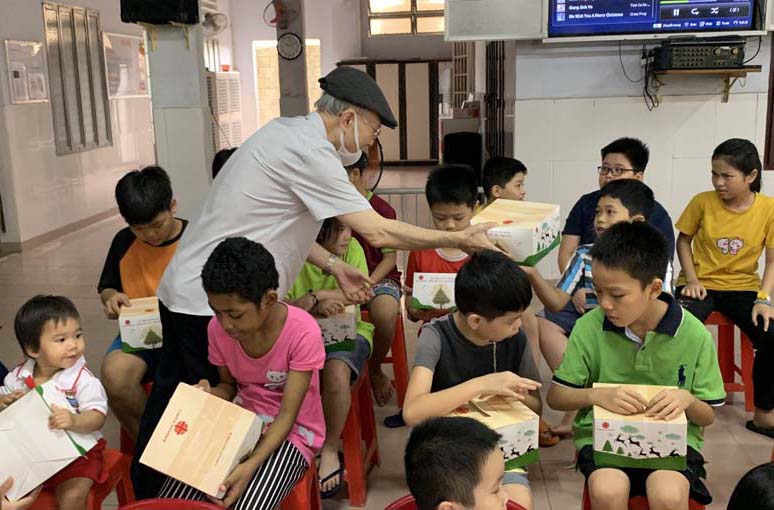Caritas Sài Gòn và Giáo hạt Hóc Môn mừng Giáng Sinh mái ấm Hoa Hồng và trung tâm mồ côi Thiên Phúc