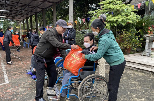 Caritas Hưng Hóa: Đón Tết Cổ Truyền Cùng Các Gia Đình Có Hoàn Cảnh Khó Khăn