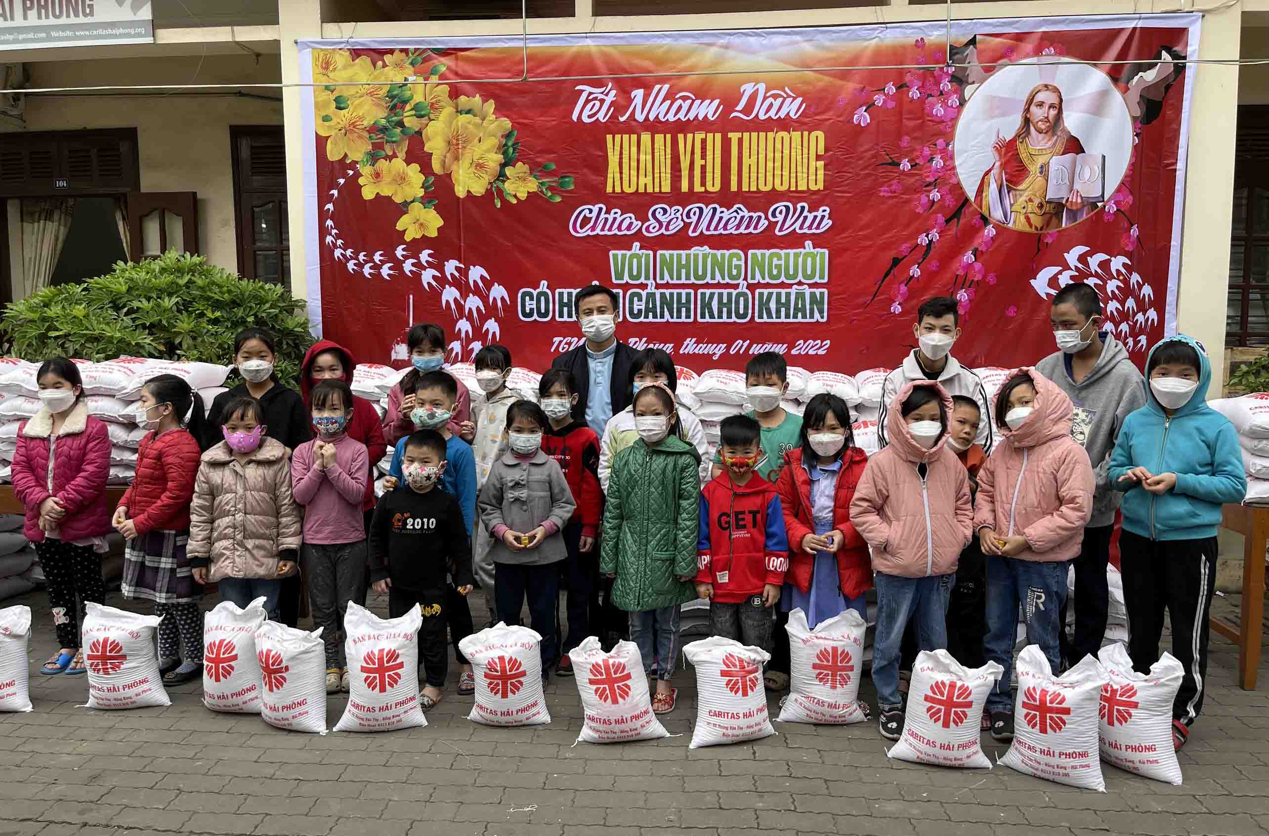 Caritas Hải Phòng: Chia sẻ niềm vui với những người có hoàn cảnh khó khăn dịp đón Xuân Nhâm Dần