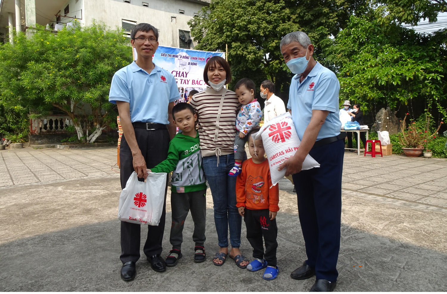 Caritas Hải Phòng: Trao gửi yêu thương trong ngày Chúa Nhật Lễ Lá - Khai mạc Tuần Thánh