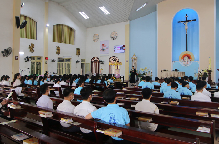 Caritas Huế: Truyền thông về Di Cư An Toàn cho Sinh viên Công giáo Thánh Tâm Huế