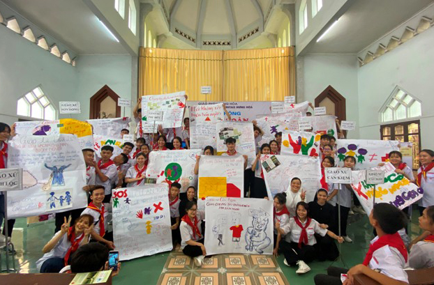 Caritas Hưng Hóa: Truyền thông về Di cư an toàn và Phòng chống buôn người cho hơn 600 bạn huynh - dự trưởng HĐ Đaminh Sơn Tây