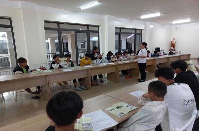 Ban Di Cư An Toàn: Đến Với Các Em Dân Tộc Thiểu Số