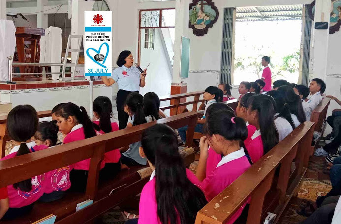 Caritas Long Xuyên: Truyền thông về phòng chống buôn bán người tại Giáo xứ Cần Xây