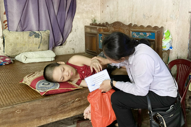 Caritas Hà Nội: Trao quà Trung Thu cho các em khuyết tật và trẻ OVC
