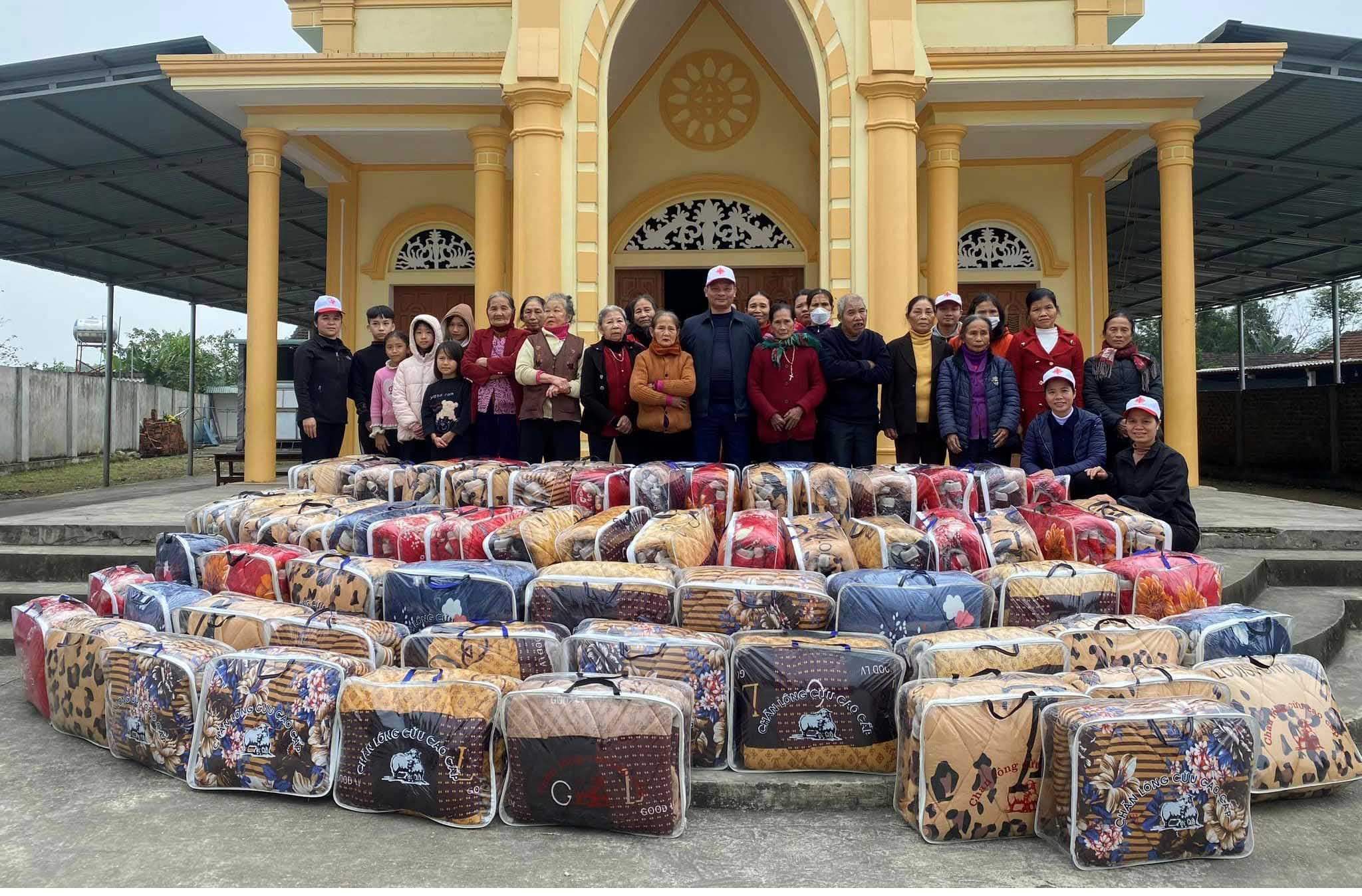 Caritas Hà Tĩnh: Chương Trình “Chăn Ấm Cho Người Nghèo”