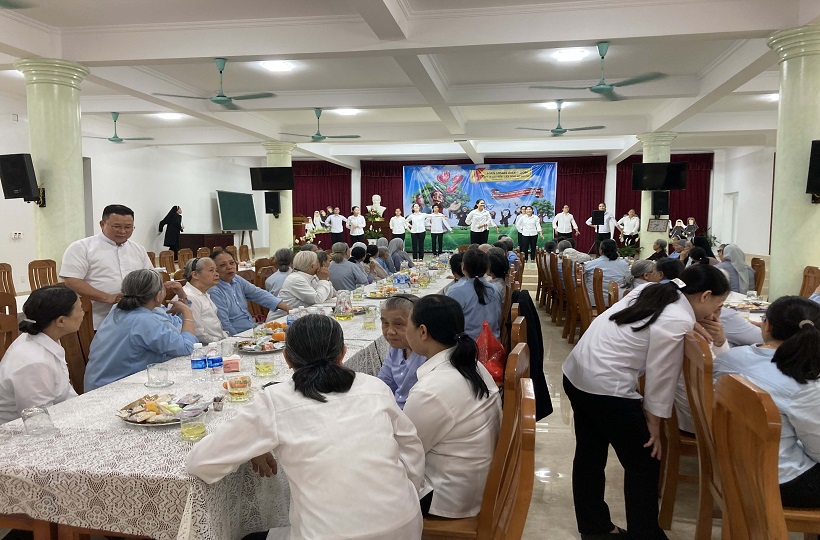 Caritas Bùi Chu gặp gỡ quý Dì hưu dưỡng liên dòng nữ Giáo phận Bùi Chu năm 2024