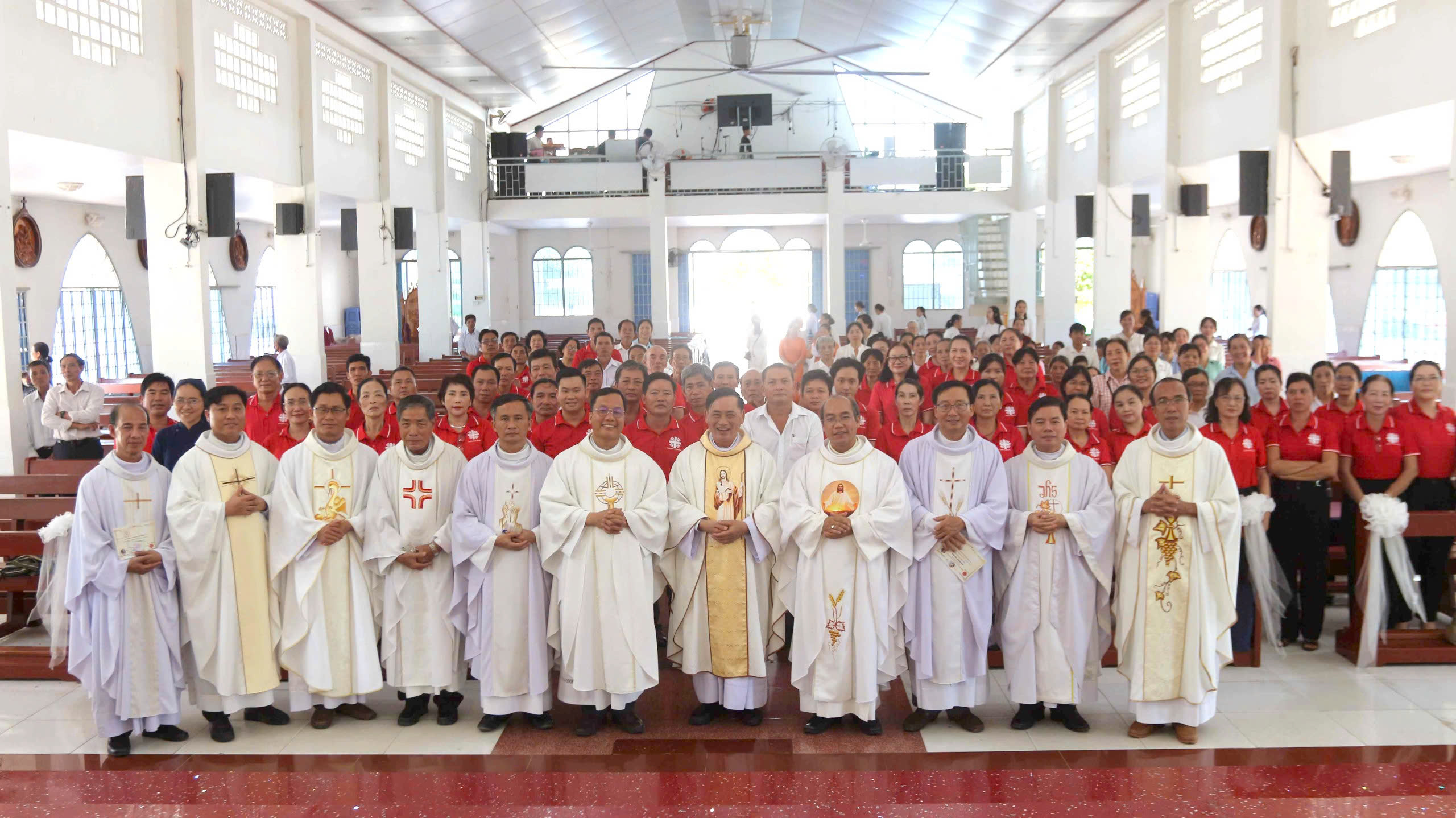 Caritas Long Xuyên: Mừng Lễ Quan Thầy và Kết Nạp Hội Viên Caritas