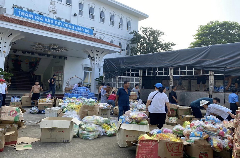 Caritas Hà Tĩnh: Chung tay chia sẻ với anh chị em Miền Bắc