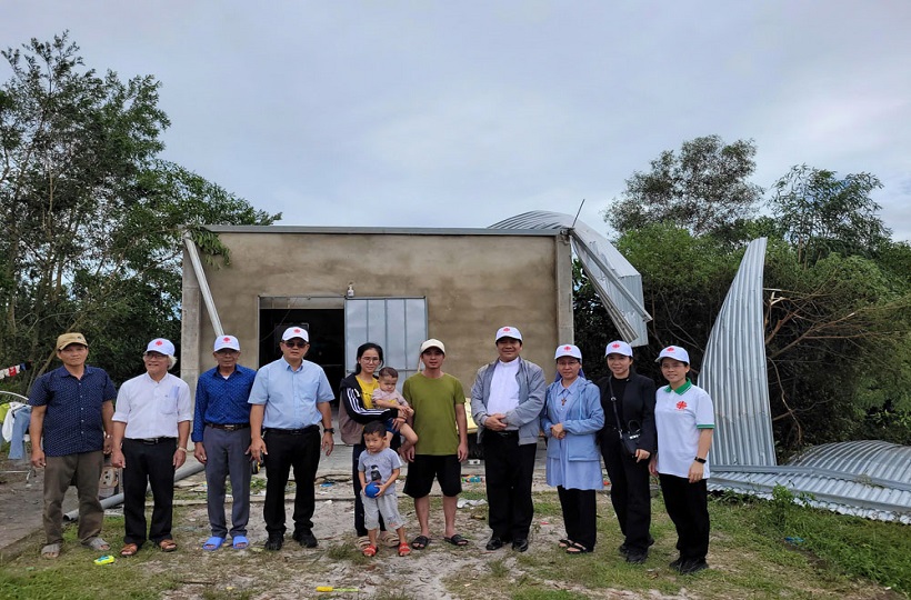 Caritas Huế: Thăm viếng khảo sát những thiệt hại sau cơn bão số 6 (Trà Mi)