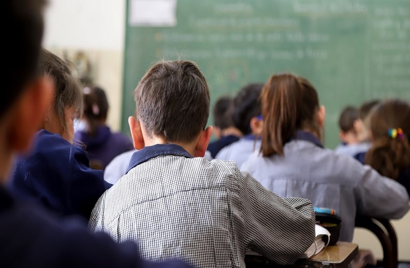 Thời Đại Công Nghệ Có Làm Cho Trẻ Em Phát Triển Hơn?