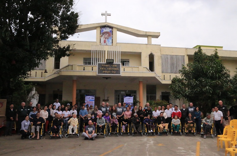 Caritas Việt Nam: Trao Xe Lăn Cho Những Người Khuyết Tật Tại Giáo Tỉnh Huế