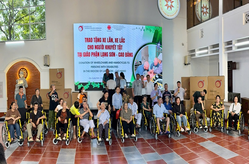 American Wheelchair Mission: Trao tặng xe lăn – gặp gỡ trong tình bác ái Kitô Giáo