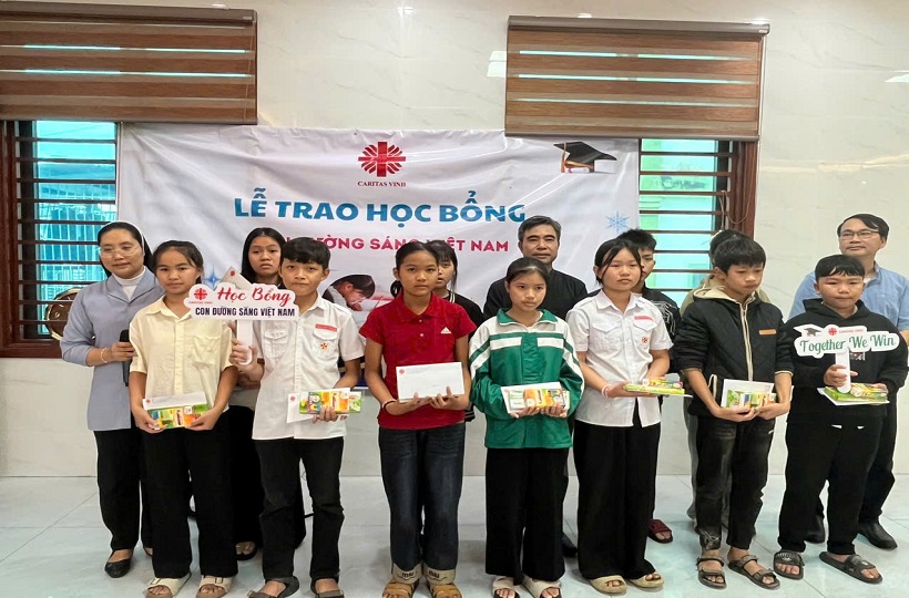 Caritas Vinh: Lễ Trao Học Bổng 