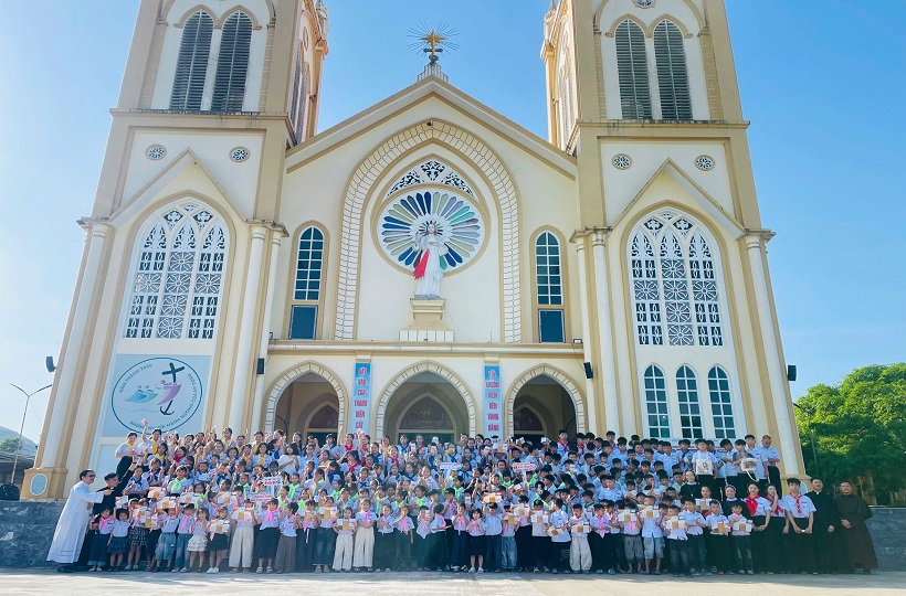 Caritas Hà Tĩnh - Truyền Thông Về Di Cư An Toàn Tại Giáo Xứ Đá Nện 