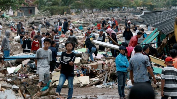 Đức Thánh Cha liên đới với các nạn nhân sóng thần ở Indonesia
