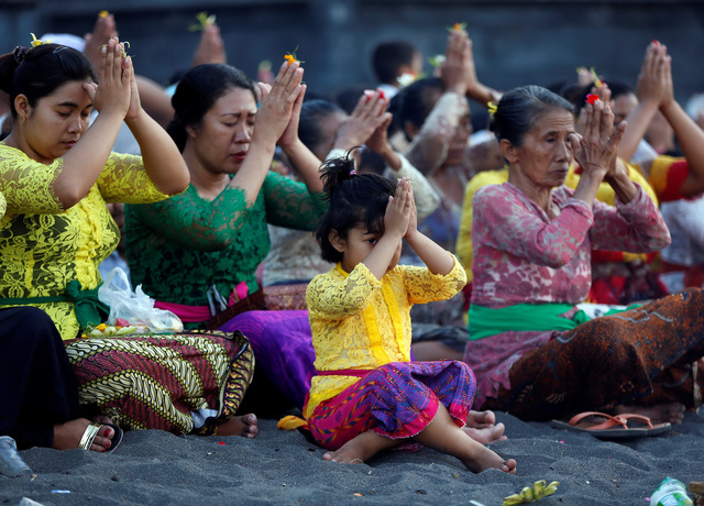 Bali hồi hộp chờ núi lửa phun trào