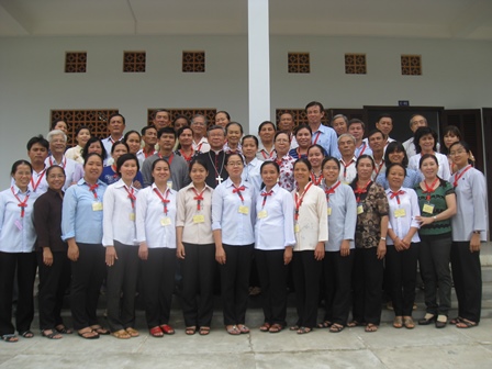 Kết thúc khóa “Đồng hành II”, Đức Giám mục Giáo phận Cần Thơ thăm lớp học