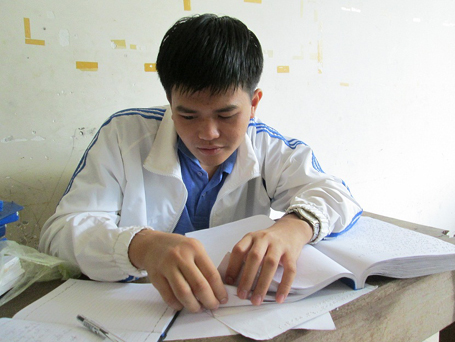 Cậu học trò khiếm thị sở hữu nhiều giải thưởng
