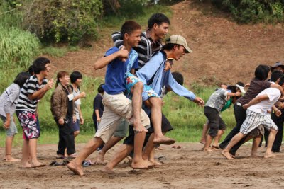Xây dựng cộng đoàn yêu thương