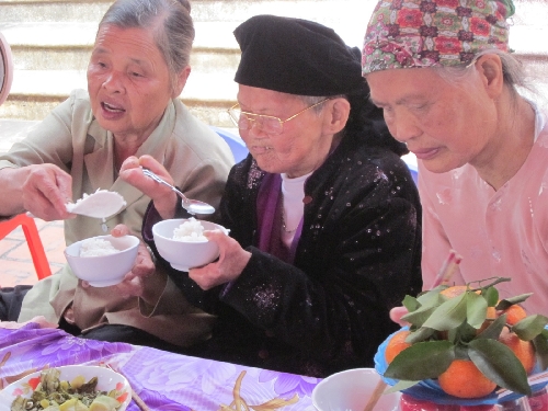 Giáo phận Hải Phòng chia sẻ với người nghèo khó nhân dịp xuân Quý Tỵ