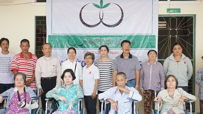 Món Quà Giáng Sinh Nồng Ấm Từ Hội Xe Lăn Tình Thương