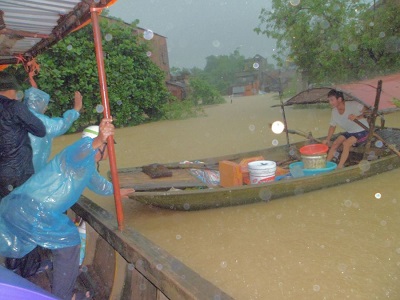 Caritas Phát Diệm đồng hành cùng bà con trong mưa lũ